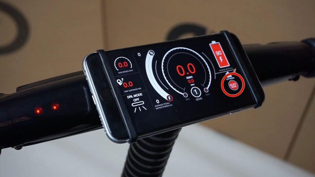 GoCycle GS with smartphone GoCycleConnect App